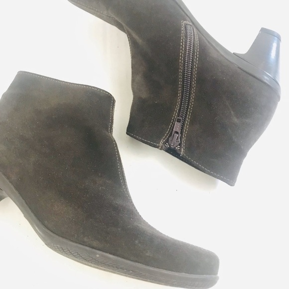 La Canadienne Waterproof Brown Suede Ankle Booties - Size 6 - Picture 2 of 8